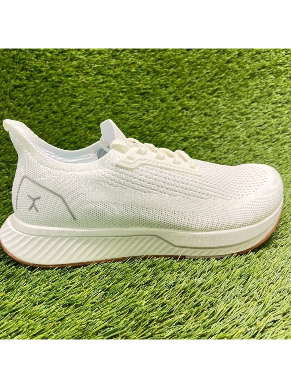 Flux Adapt Runner White Gum Mens Size 9 Womens Size 10.5 Running Athletic Shoes